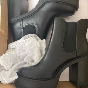 Steve Madden Black Heeled Boots with Chunky Heel and Platform Sole